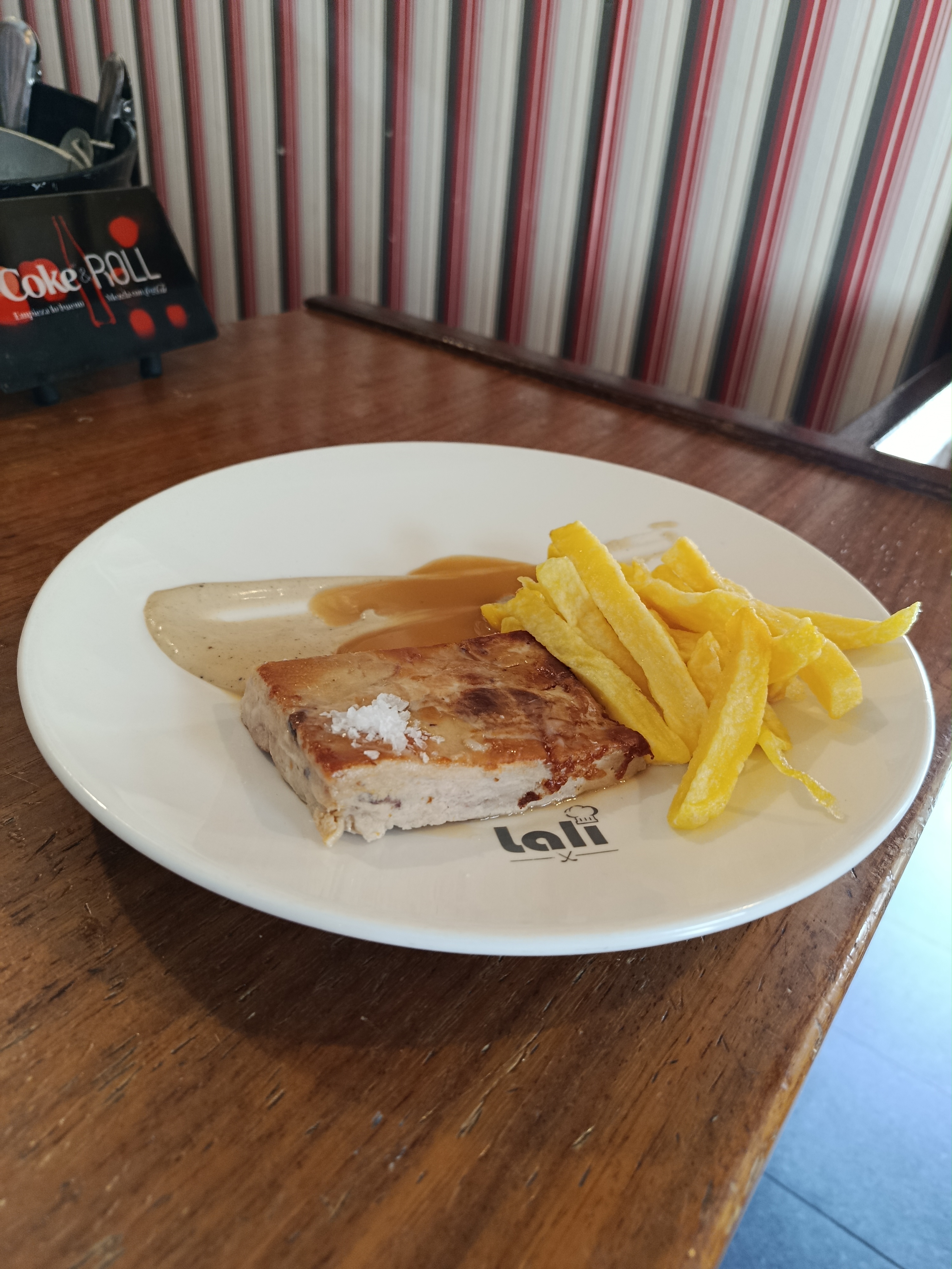 Cochinillo deshuesado y confitado con cremosos trufado