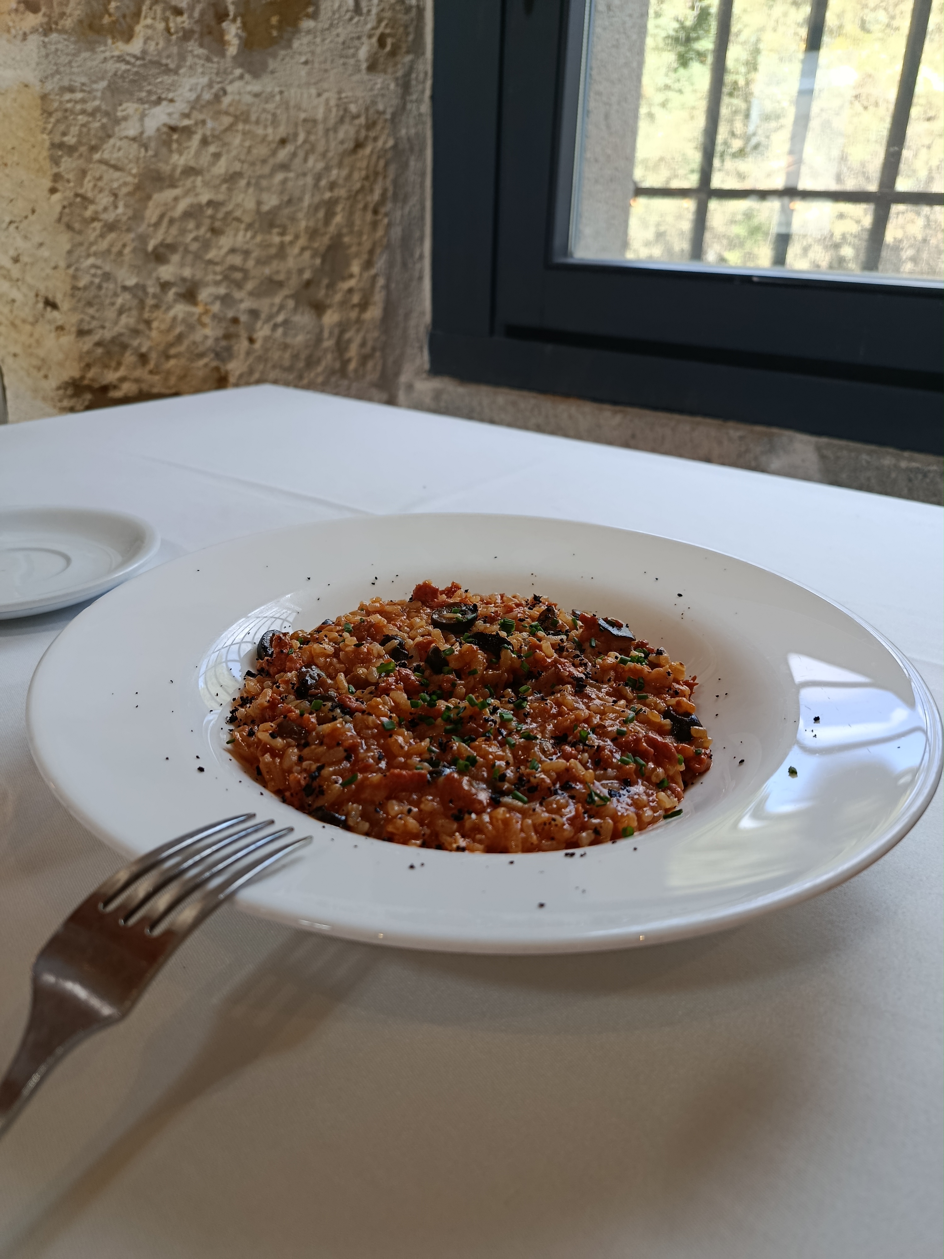 ARROZ CON PICADILLO Y ACEITUNA NEGRA